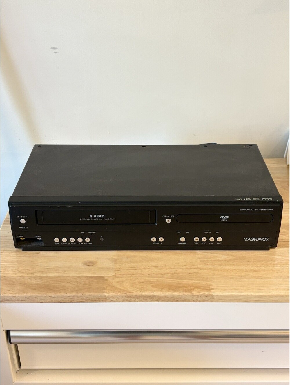 Magnavox C DV220MW9 DVD/VCR Combo 4 Head Player Tested/Works NO REMOTE